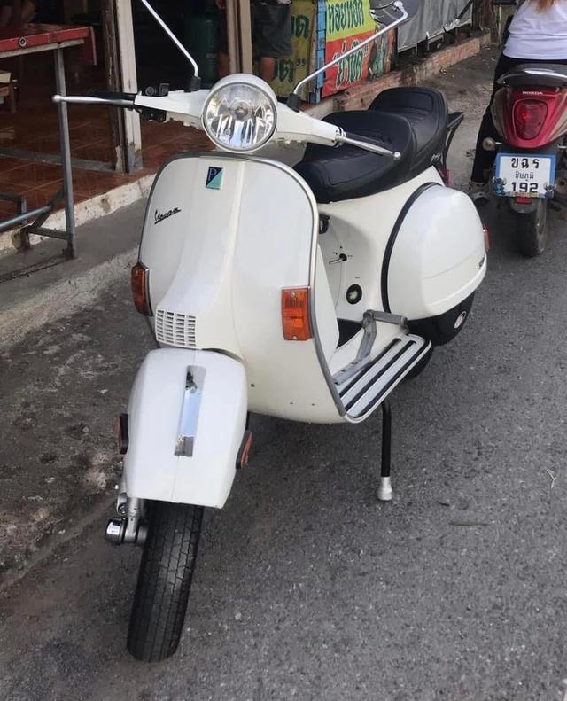 Vespa PX 125 สีขาว ปี 2017