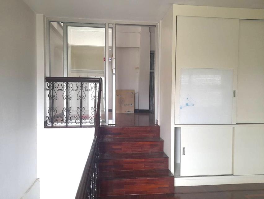 เช่าทาวน์โฮม 4 ชั้น 5 ห้องนอน หลังมุม ลาดพร้าว 18 6