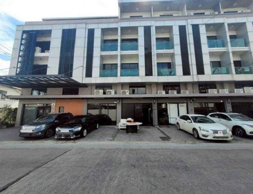 ให้เช่าอาคาร / Home Office 4.5 ชั้น ซอยวิภาวดีรังสิต 20 ลาดพร้าว หรือ รัชดาภิเษก ทำเลดี แอร์ 3 เครื่อง 1