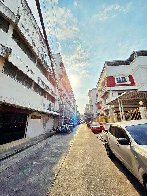 4คูหาทะลุถึงกัน 3 นอน แม็คโคร สาทร 200ม. สภาอุตสาหกรรม 250ม. หัวมุม BTSเซนต์หลุยส์ 1.3กม. 33 ตร.วา. 525 ตร.ม. เซ็นทรัล ส 3