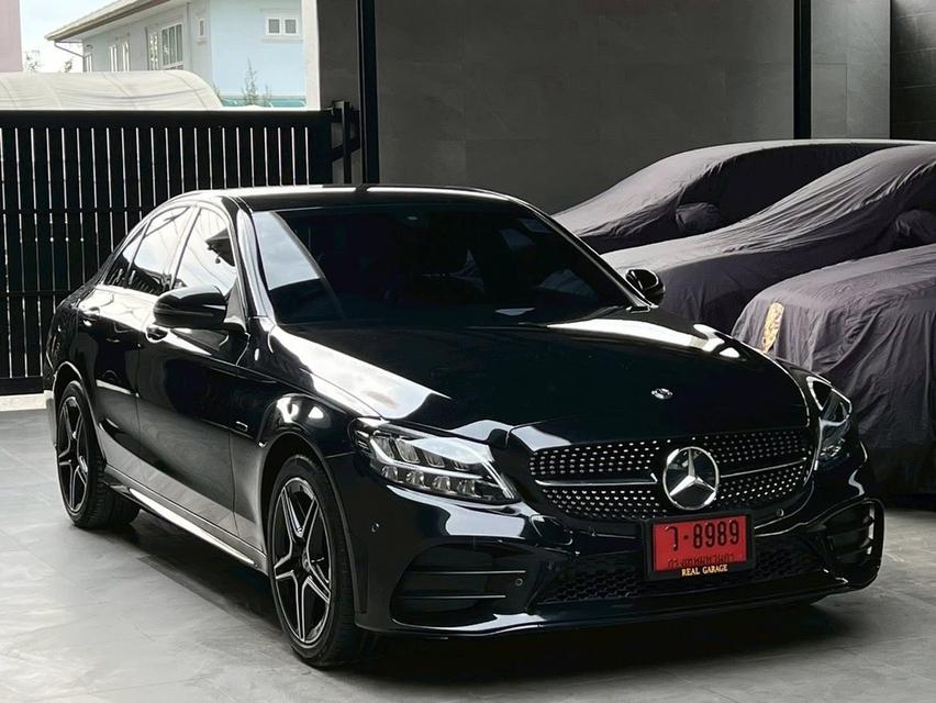 Mercedes-Benz C300e AMG Dynamic Sedan 3