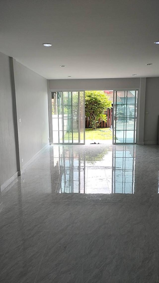 ขายทาวน์เฮาส์ 2 ชั้น หมู่บ้านบัวทอง  จ.นนทบุรี 10