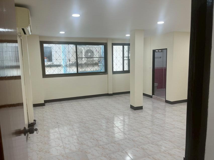 ให้เช่า ทาวน์เฮ้าส์ 3 ชั้น กว้าง สุขุมวิท 48 ใกล้เอกมัย สถานีรถไฟพระโขนง อ่อนนุชและทางด่วน  4