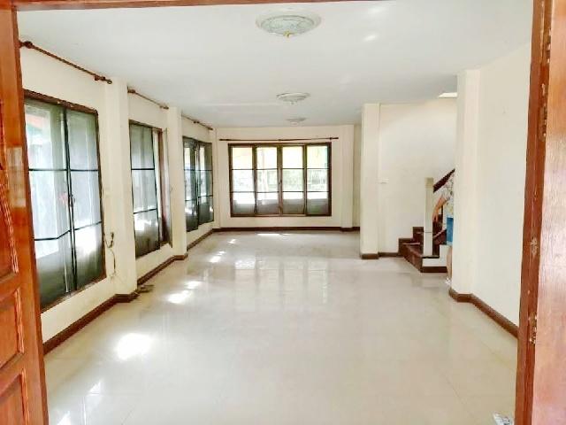ตลาด บางพลีซิตี้ 2กม.รร.สาธิตบางนา 1.4 กม. 4นอน ให้เช่าบ้านเดี่ยว 2ชั้น 66ตร.วา.266ตร.ม. 3น้ำ บ้านโล่ง รพ.จุฬารัตน์ 3 2. 2
