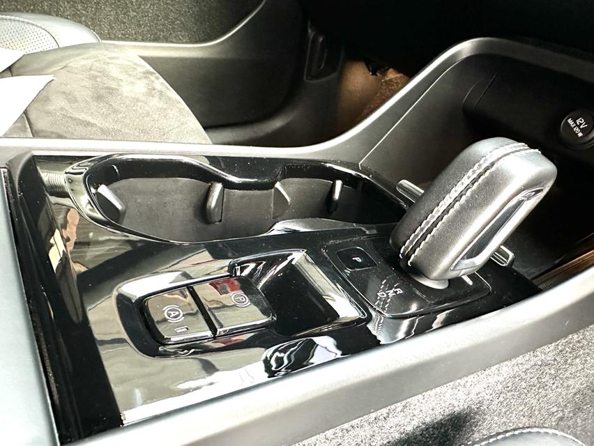 VOLVO XC40 2.0 T5 R-design AWD ปี2019 9
