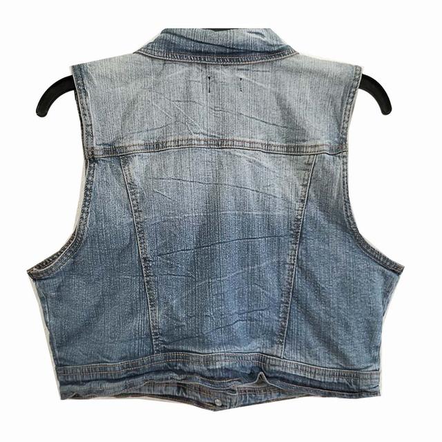 NewLook กั๊กยีนส์ ยีนส์ยืด ลายผ้าชัดมาก สีอย่างสวย ทรงน่ารักสุด ๆ มีกระเป๋าอก ผ้านุ่มใส่สบาย พร้อมส่ง ไม่ต้องรอ 2