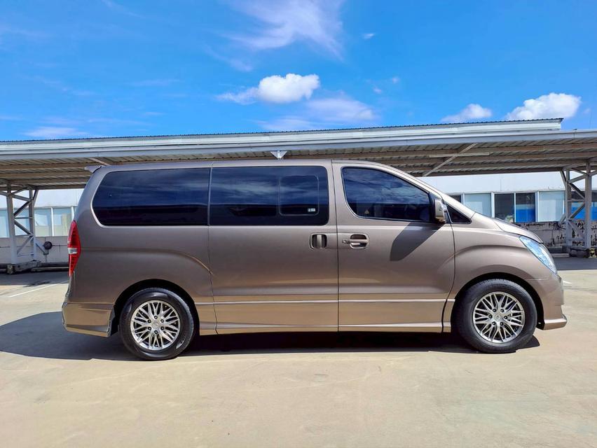 HYUNDAI GRAND STAREX, 2.5 VIP ปี (สีน้ำตาล)