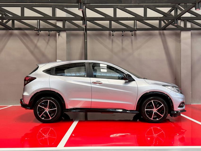 2019 HOND HRV 1.8 RS รุ่นTOP SUNROOF รถมือเดียวออกป้ายแดง รถวิ่งน้อย ไม่เคยมีอุบัติเหตุครับ