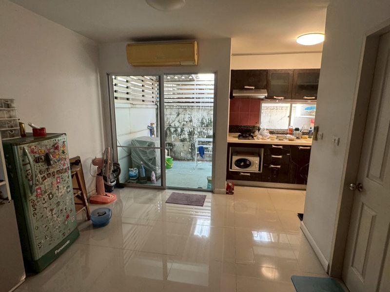 ขายทาวน์เฮาส์ 3 ชั้น เนื้อที่ 20 ตร.วา หมู่บ้านทาวน์พลัส อ่อนนุช แขวงลาดกระบัง เขตลาดกระบัง กรุงเทพมหานคร 4