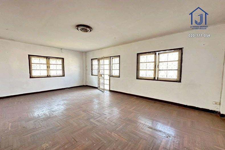 ขายและให้เช่าทาวน์โฮม 3 ชั้น หมู่บ้านกรุงทอง 5 ซอยนวมินทร์ 111 แยก 1 หลังมุม ใกล้ทางด่วนรามอินทรา 8