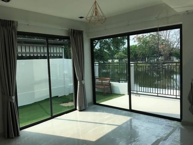 PB5462 ขายบ้านสไตล์โมเดิร์น หมู่บ้านมณียา เลียบด่วน เอกมัย-รามอินทรา ถนนประดิษฐ์มนูธรรม หลังบ้านวิวบึงน้ำ 11