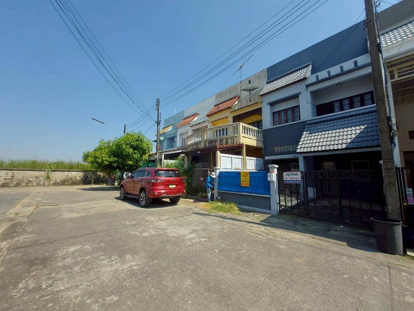 ขายบ้านทาวน์เฮ้าส์ 2 ชั้น หมู่บ้านชมฟ้า-วรางกูล คลอง2 ซอยรังสิต-นครนายก64 3