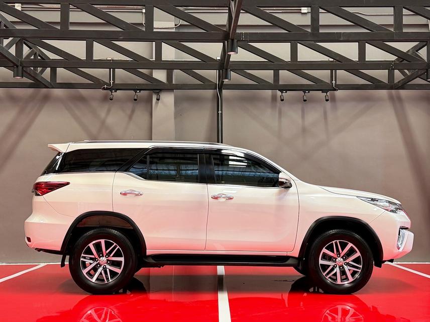 2017 TOYOTA FORTUNER 2.8 V รถมือเดียวออกป้ายแดง รถวิ่งน้อย ประวัติศูนย์ครบ ไม่เคยมีอุบัติเหตุครับ
