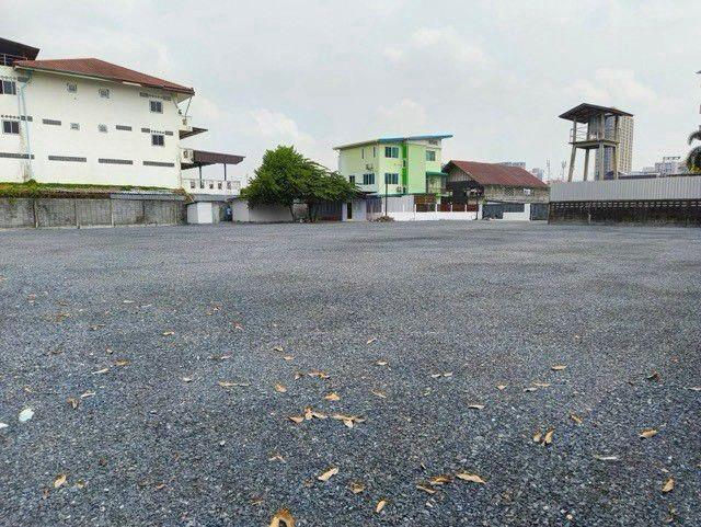 ให้เช่าที่ดินถมแล้ว 2 ไร่ ซอยพัฒนาการ 20 แปลงดินปรับเรียบพร้อมใช้งาน เหมาะทำที่พักคนงาน ลานจอดรถ โกดัง หรือเช่าระยะยาว เดินทางง่าย เข้าออกสะดวก 2