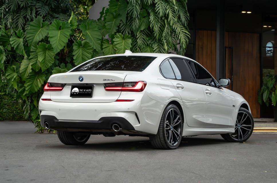 BMW 330e M Sport Plug-in Hybrid ปี2022📌𝟯𝟯𝟬𝙚 เข้าใหม่วิ่งน้อย 🛠พร้อม 𝘽𝙎𝙄 & 𝙒𝙖𝙧𝙧𝙖𝙣𝙩𝙮 ถึง 2027 2
