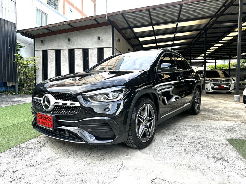 2023/24 MERCEDES BENZ GLA200 AMG พร้อมแพคเกจ MBSP ศูนย์