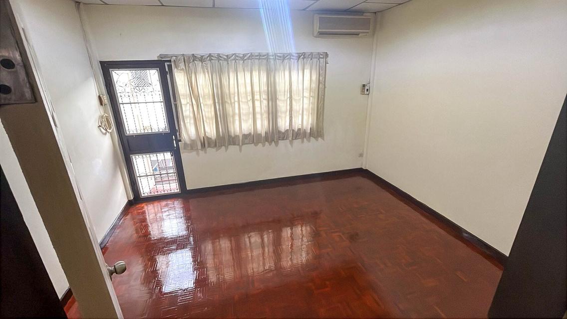 ทาวเฮ้าส์ให้เช่า 310/57 ซอยรามคำแหง 72 แยก 1 ทำสัญญา 1 ปี TOWNHOUSE FOR RENT โทรศัพท์: 083-792-5426 17