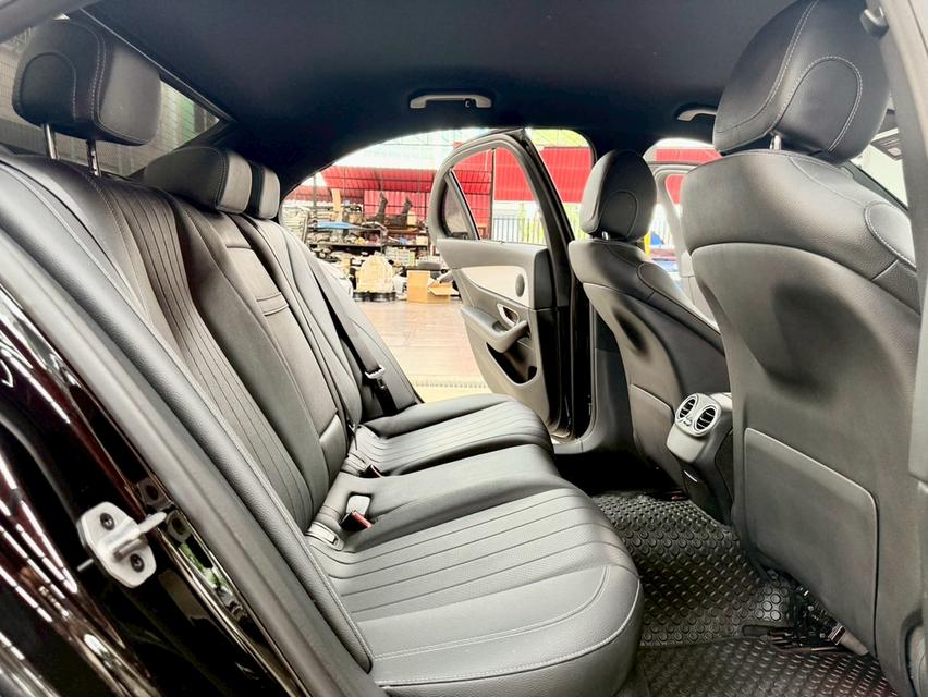 Mercedes-benz E220D w213 2.0 AMG Sport ปี 2022 17