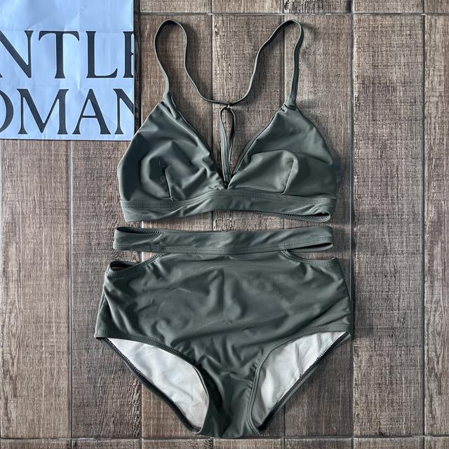 BRAKINI ชุดว่ายน้ำสีเขียวขี้ม้า