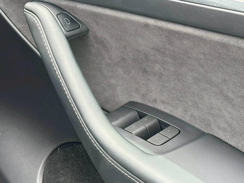 Tesla Model Y Long Range 2023  17