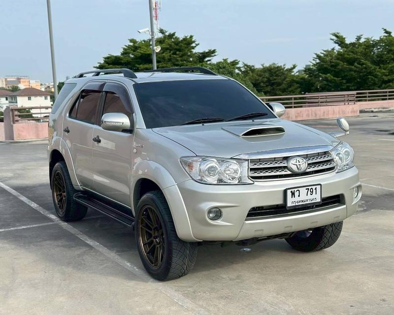 รหัสรถ QT791 Toyota Fortuner 3.0V เกียร์ Auto 4WD สีบรอนซ์ทอง ปี2005 2