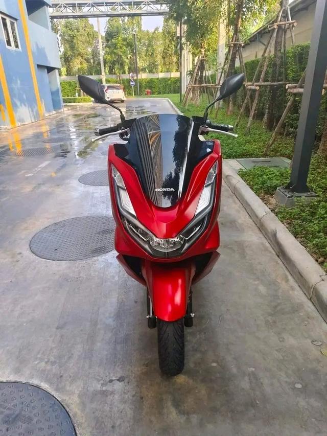 Honda PCX สีแดง