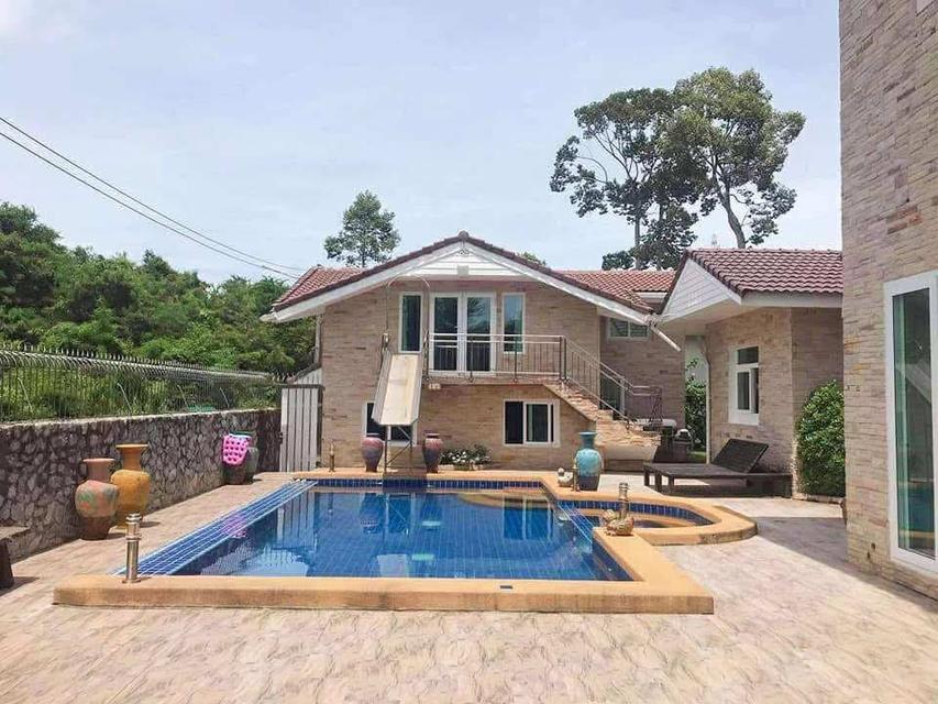 ขายบ้านสวยๆ 2 ชั้น ตกแต่งน่าอยู่ สามารถต่อยอดเป็นธุรกิจบ้านพักพูลวิลล่าได้ ยู่ฝั่งหาดบางเสร่ อ.สัตหีบ จ.ชลบุรี 1