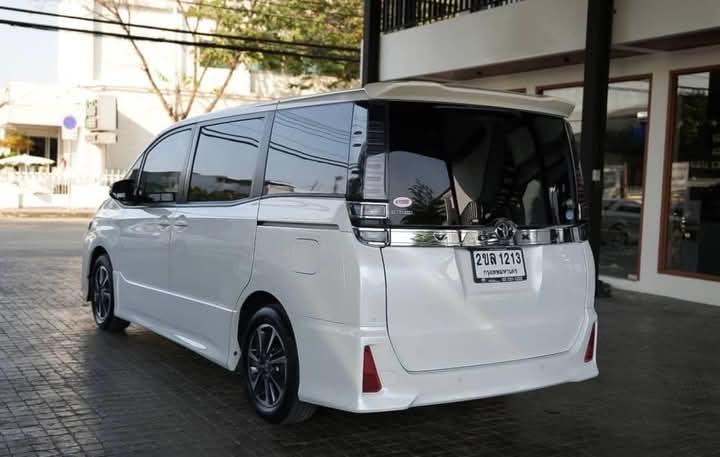 ขาย Toyota Voxy 4