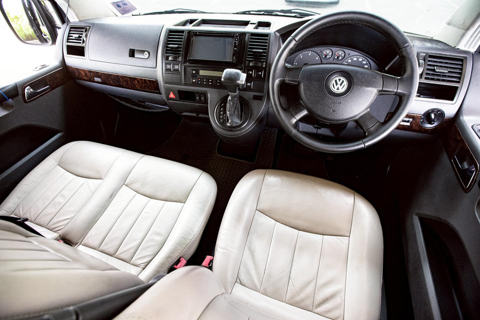 Volk Caravelle 2.0 TDI ดีเซล ปี 2010 สีดำ สวยสภาพดี 13