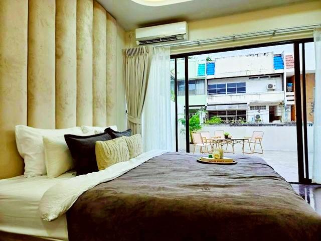 MRTพระราม9 700ม.ให้เช่าบ้านหรู 3 ชั้น ดาดฟ้า 250 ตร.ม. 21 ตร.วา. 6 นอน 4 น้ำตกแต่งครบ หรูหรา จัดเต็มเฟอร์ฯ 3