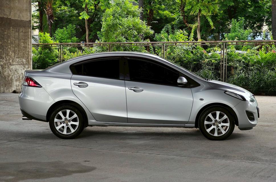 Mazda2 Elegance 1.5 Auto Sedan ปีคศ. 2012  4