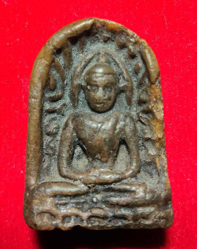 พระกำแพงซุ้มกอ พิมพ์ใหญ่ มีลายกนก กรุวัดพิกุล