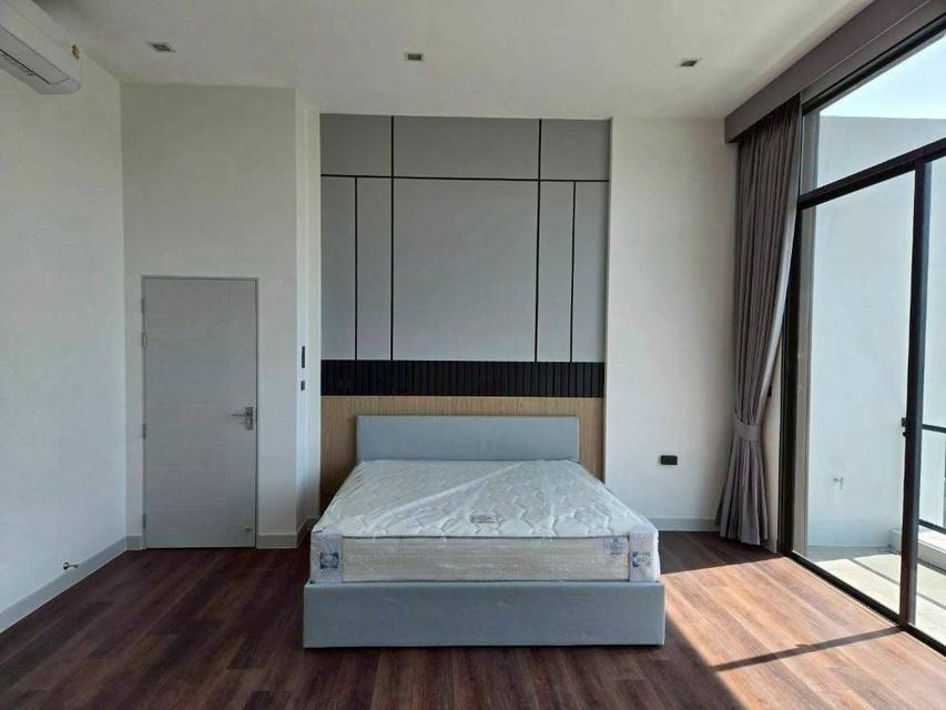 ให้เช่า บ้านเดี่ยว 𝐁𝐚𝐧𝐠𝐤𝐨𝐤 𝐁𝐨𝐮𝐥𝐞𝐯𝐚𝐫𝐝 บางนา กม.5 แปลงมุม ซอยสงบ เป็นส่วนตัว บ้านใหม่ เฟอร์นิเจอร์ครบ 10