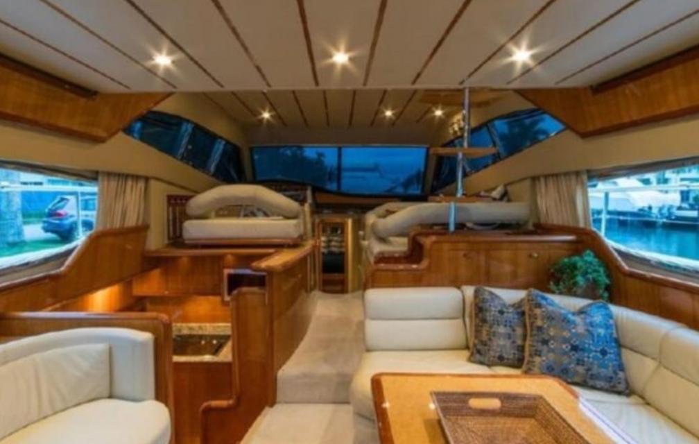 YACHT FERRETTI 53 FEET 2