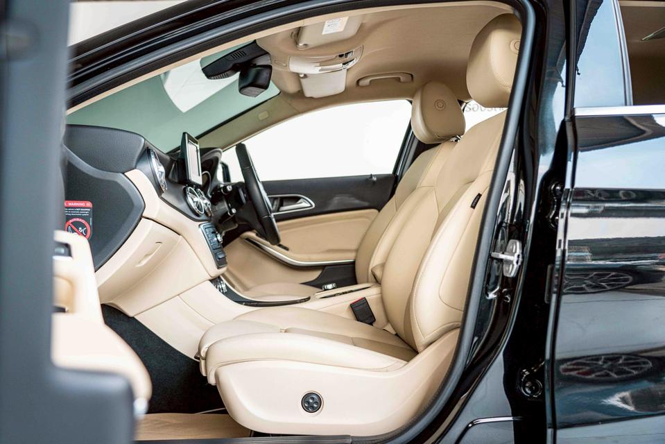 รหัสรถ NP5565 BENZ GLA200 URBAN ปีรถ : 2017 14