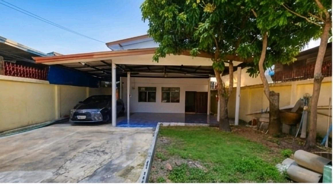 ขายบ้านเดี่ยว เนื้อที่ 58 ตร.ว. 3 ห้องนอน 2 ห้องน้ำ 2-3 ที่จอดรถ บนทำเลดีสะดวกในการเดินทางใกล้ BTS ช้างเอราวัณ เพียง 3 นาที 2