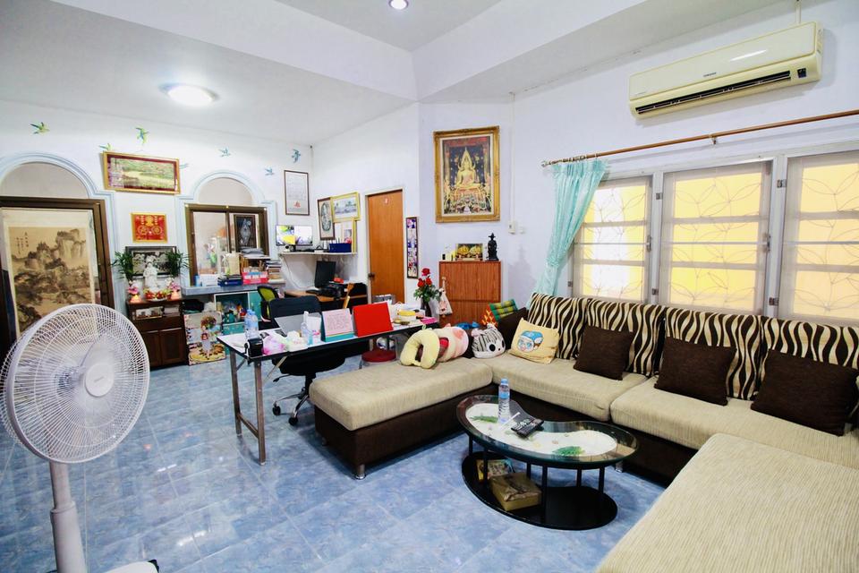 ขายบ้านเดี่ยว 61 ตร.วา หมู่บ้านราชนุช14 ติดถนนสุขุมวิท ใกล้โรบินสัน บ้านฉาง ระยอง 2 กม. 8