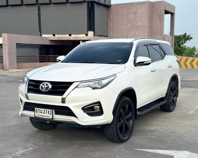 รหัสรถ QT2742 Toyota Fortuner 2.8 TRD เกียร์ออโต้ 4WD สีขาวมุก ปี2017 จด2017 แท้