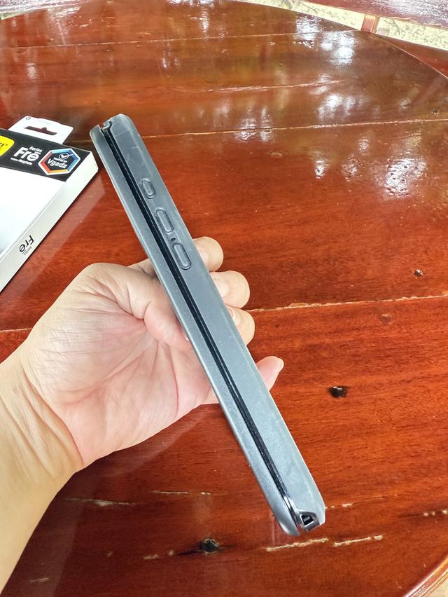 otterbox  iphone 16 pm 2