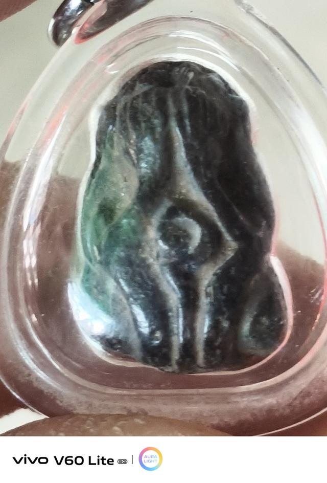 พิมพ์พระปิดตา เจ้าเงาะหลังยันต์ เนื้อผงคลุกรัก มีปิดทอง ประมาณปี 2435-2458 รูปย่อยที่ 3