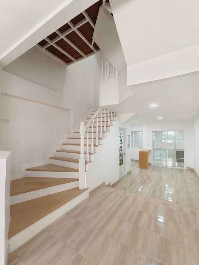 หมู่บ้านนันทนาการ์เด้นบางคูวัด ถนน345 บางคูวัดทาวน์เฮาส์ 2 ชั้น  ครึ่ง บ้านเล่นระดับ ราคาไม่แรง ในหมู่บ้านมีสระว่ายน้ำ ฟิตเนส รปภ ตลอด 24 ชั่วโมง 13