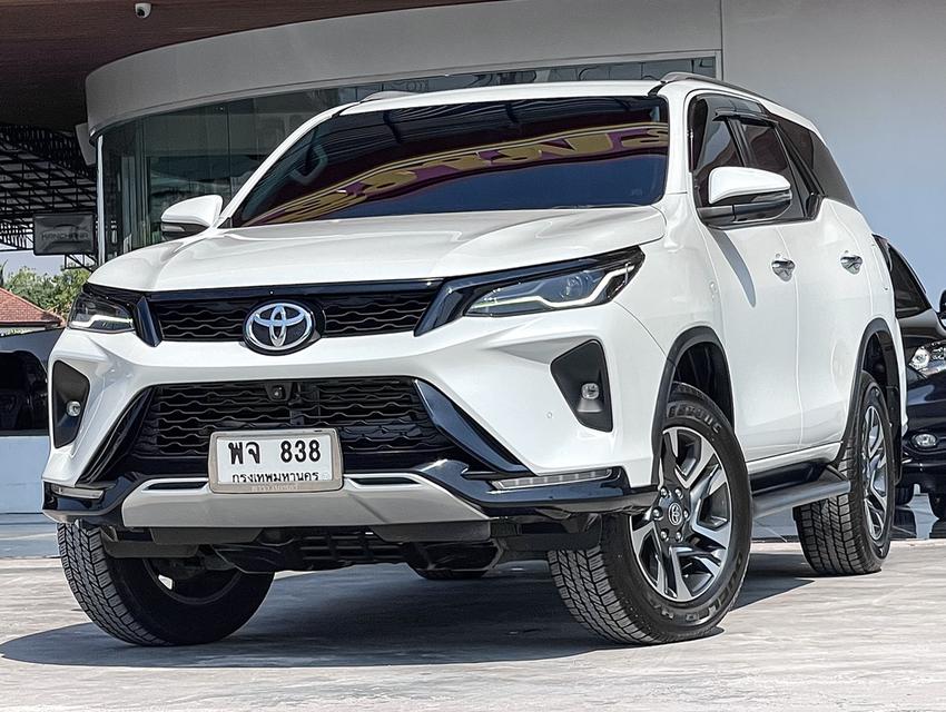 ขาย Toyota Fortuner 2.4V Leader ปี22