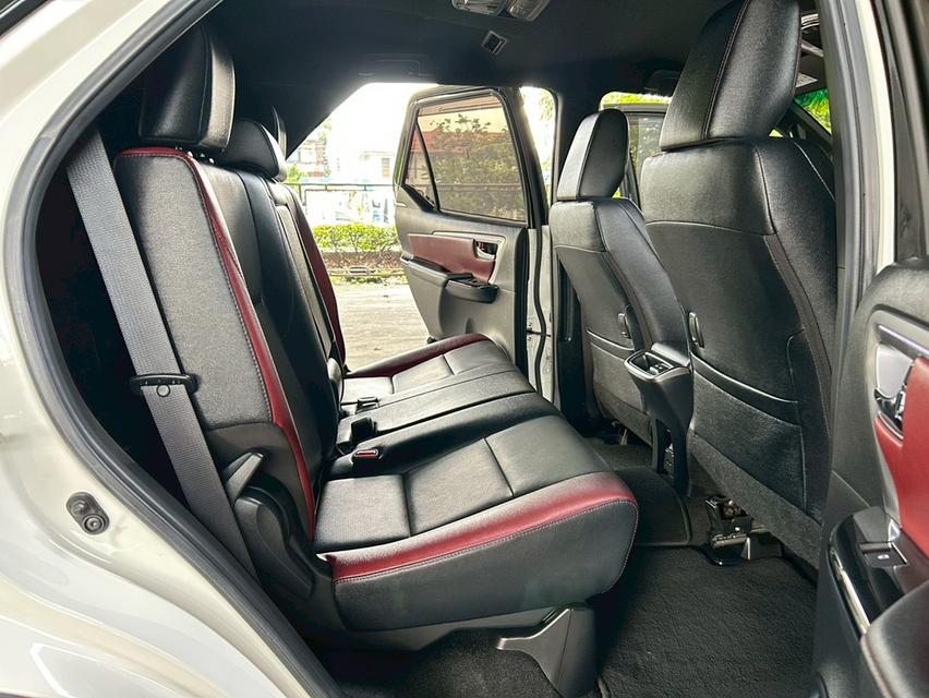 Toyota Fortuner 2.4 Legender 2WD AT ปี 2022 15
