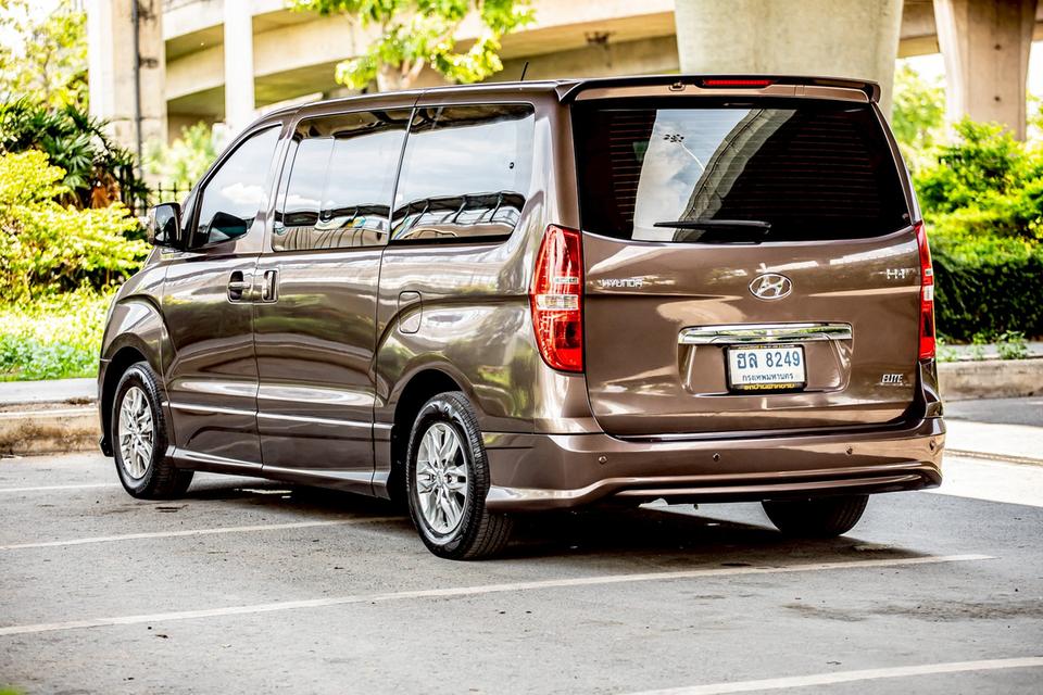 Hyundai H-1 ELITE 2.5 ดีเซล ปี 2014 สีน้ำตาล มือเดียวป้ายแดง  7