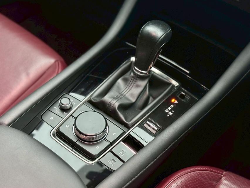 MAZDA 3 SKYACTIVE Hatch 5dr  100th TOP  Sports SA 6sp FWD 2.0i Y2021 สีขาว  เกียรออโต้  16