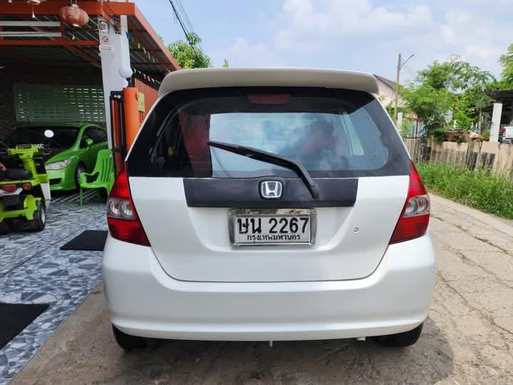 Honda Jazz สีขาว 6