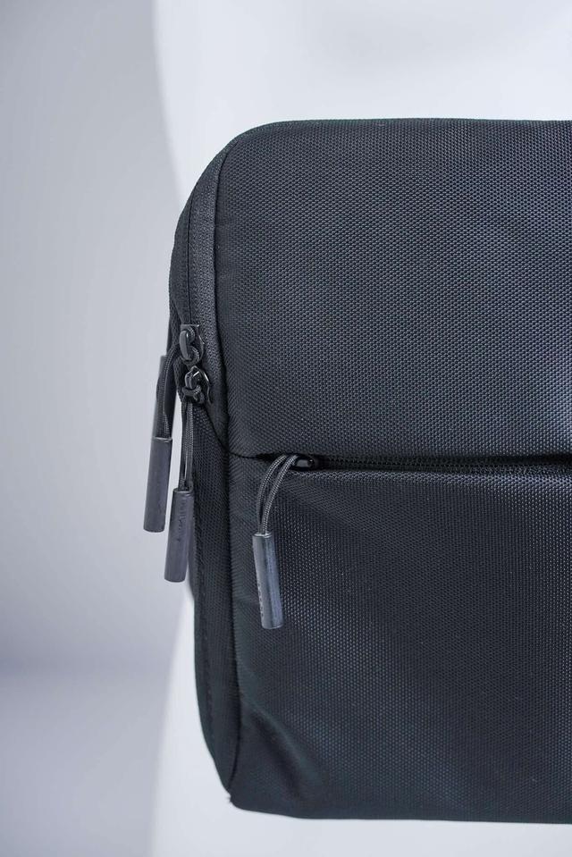 กระเป๋ากล้อง “ Incase Point and Shoot Field Bag ”