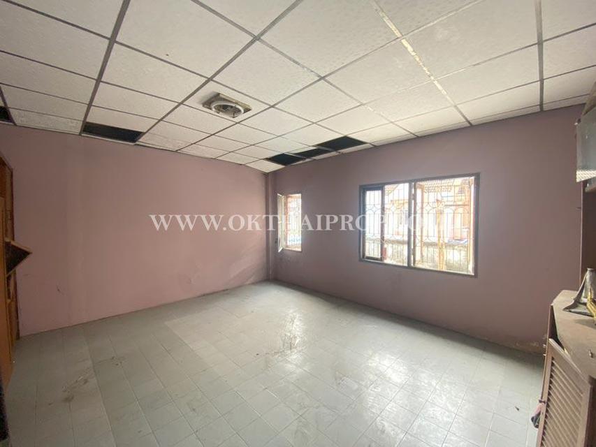 ทาวน์เฮ้าส์ หมู่บ้านปทุม คอนโดเพลส ถนนปทุมธานี – สายใน 6