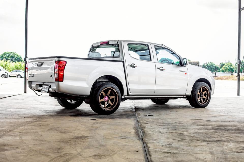 ISUZU D-MAX 1.9 ddi-Z Cab4 ปี 2017 สีเทา มือเดียวป้ายแดง 4