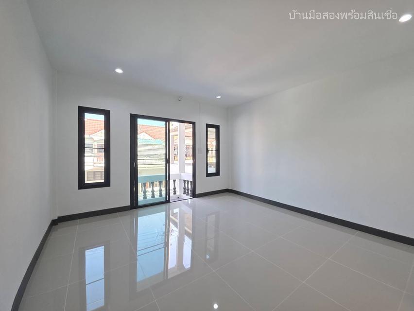 หมู่บ้านรุ่งนภา ร่มเกล้า 16 17